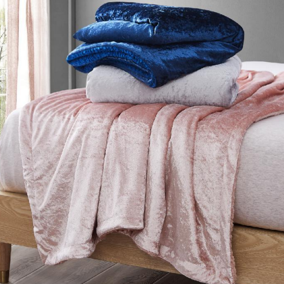 100% POLYESTER 220gsm shiny velvet +180gsm sherpa