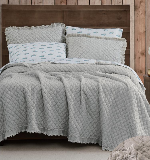 Design : quilted stone washed quilt or bedspread set with ruffled laces Fabric: T140 100%Cotton 66x58 +filler